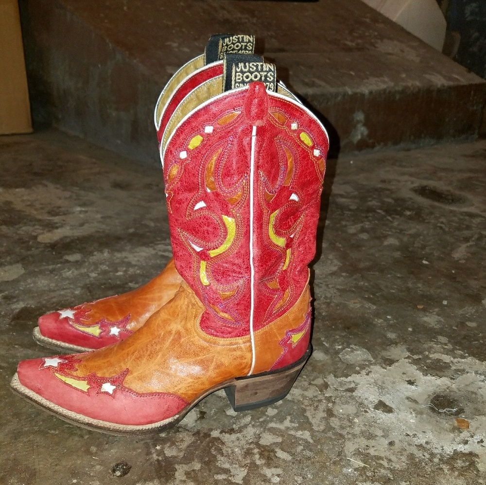 Boots - Picture 2 of 7